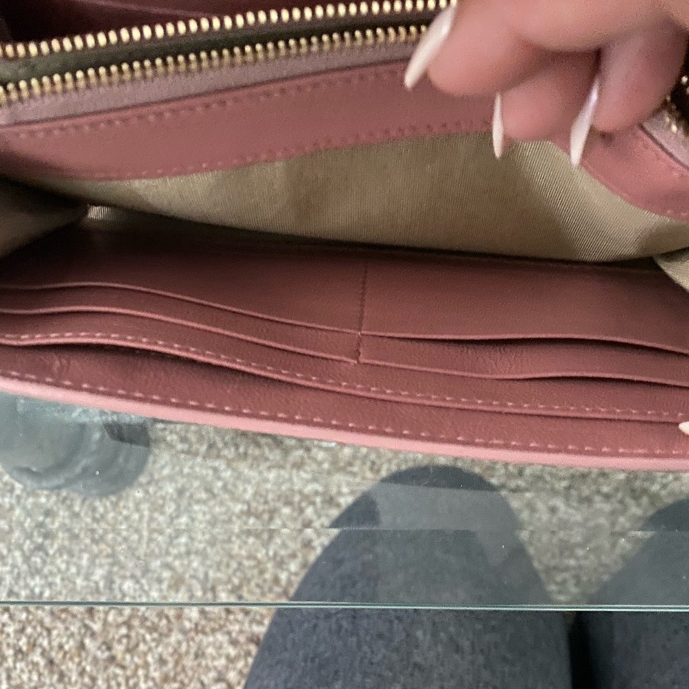 Designer wallet 💕 - Picture 4 of 9